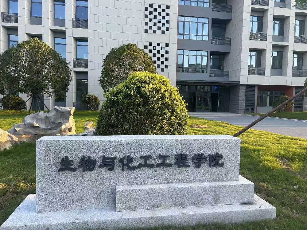 阿克塞哈萨克族自治县扬州职业大学体育场高杆灯项目